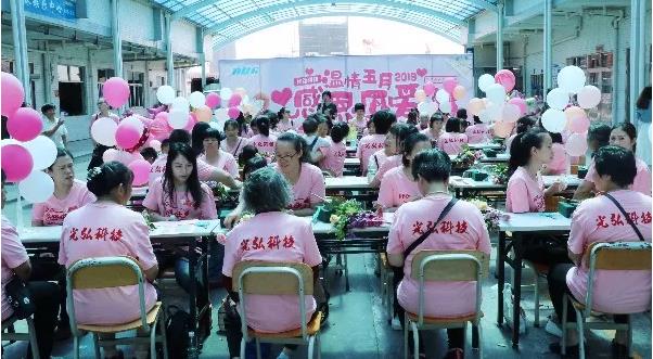 20190726042535 - 公司组织最有温度的母亲节活动